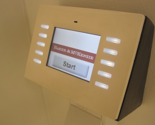 Styrsystem Crestron med detta styrs allt i lokalen.