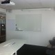 Projektor, duk, högtalare och whiteboard